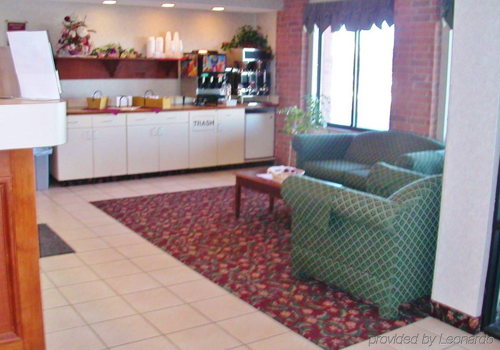 Lomira Inn And Suites Extérieur photo